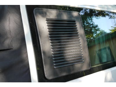 Airvent Lüftungsgitter Exclusiv für T6, T5 mit Original-VW-Schiebefenster - linke Seite (hinter Fahrersitz)