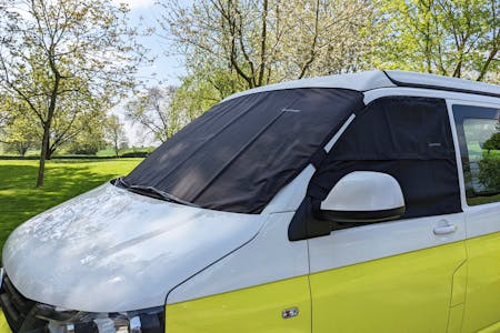 Das praktische SpaceCamper Moskitonetz für die Heckklappe beim Volkswagen T5  und T6 Camper 