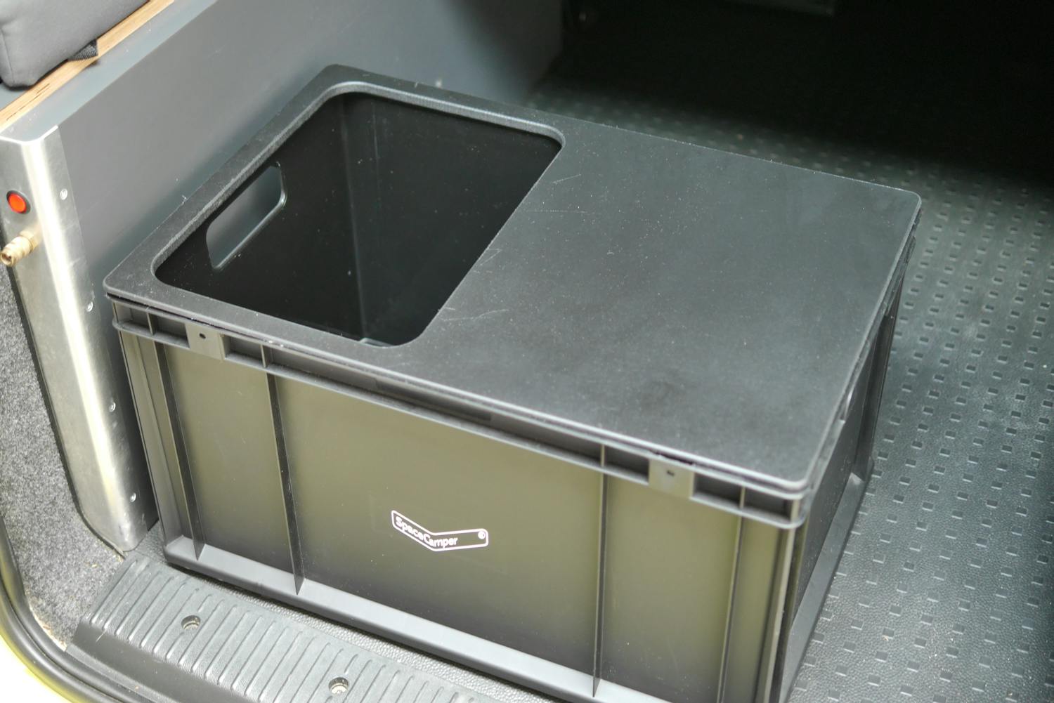 Large lid with sink cut-out